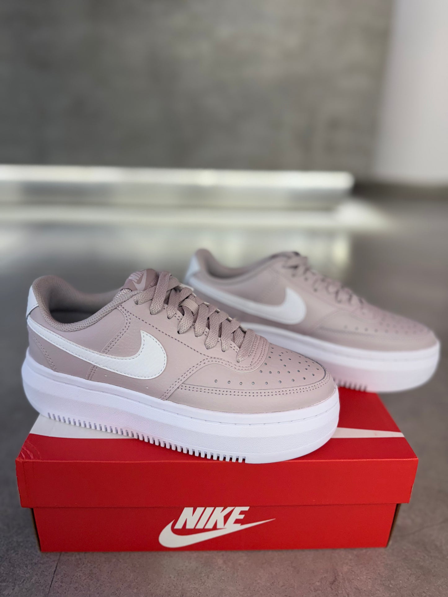NIKE. CLA. COURT VISION ALTA DM0113-005