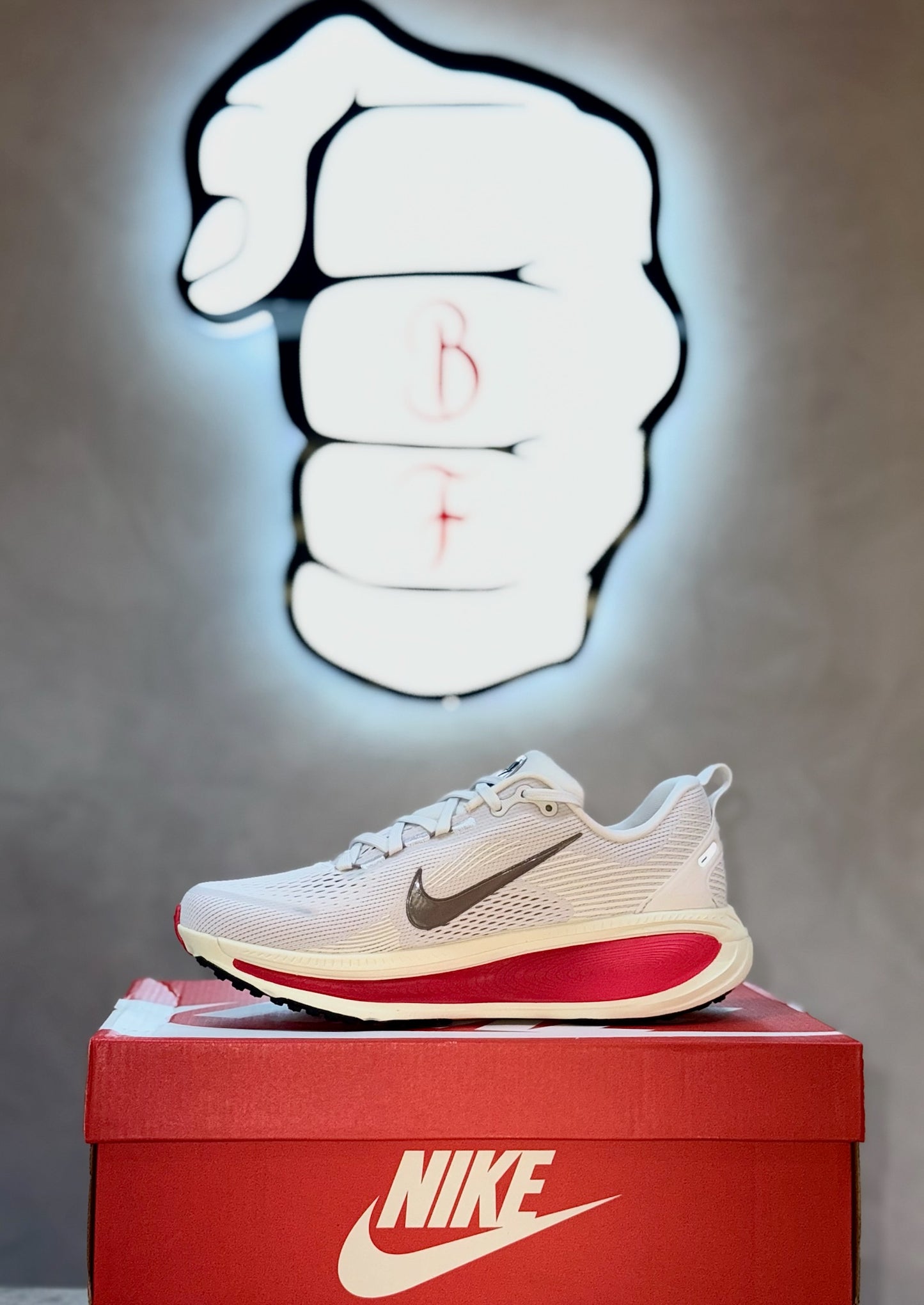 Nike Vomero 18 Platinum